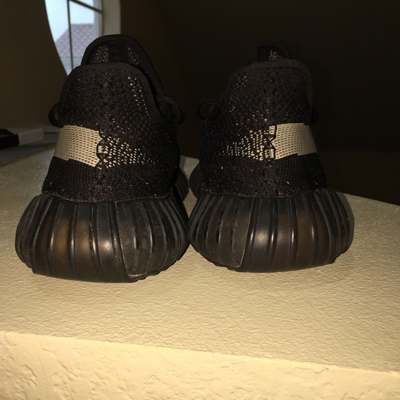 Adidas Yeezy Boost 350 V2 Core Black/White (Oreo) - Picture 6 of 8